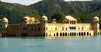 Cheap Car Rentals in Jaipur, India