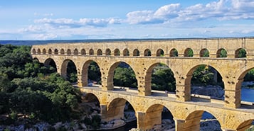 Find Cheap Flights from Edinburgh to Nimes (EDI to FNI)