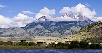 Find Cheap Flights from Edinburgh to Lewistown (EDI to LWT)