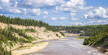 Flights to Hay River Airport (YHY)